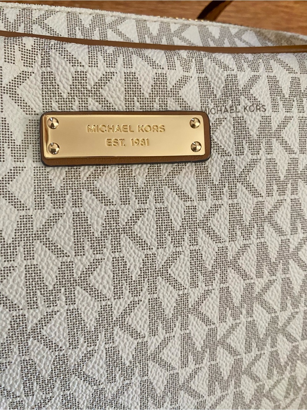 Michael Kors Vanilla MK Logo Jet Set East West Crossbody Bag Gold Chain - Picture 9 of 12